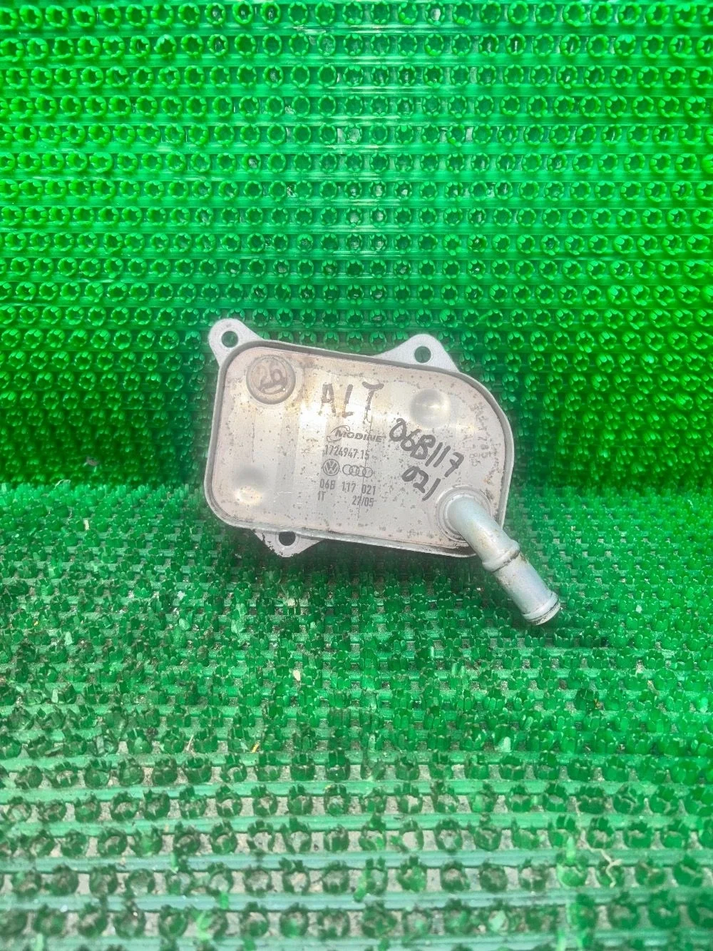 06B117021 Теплообменник Audi A4 Passat B5 рестайлинг (2000—2005) В наличии