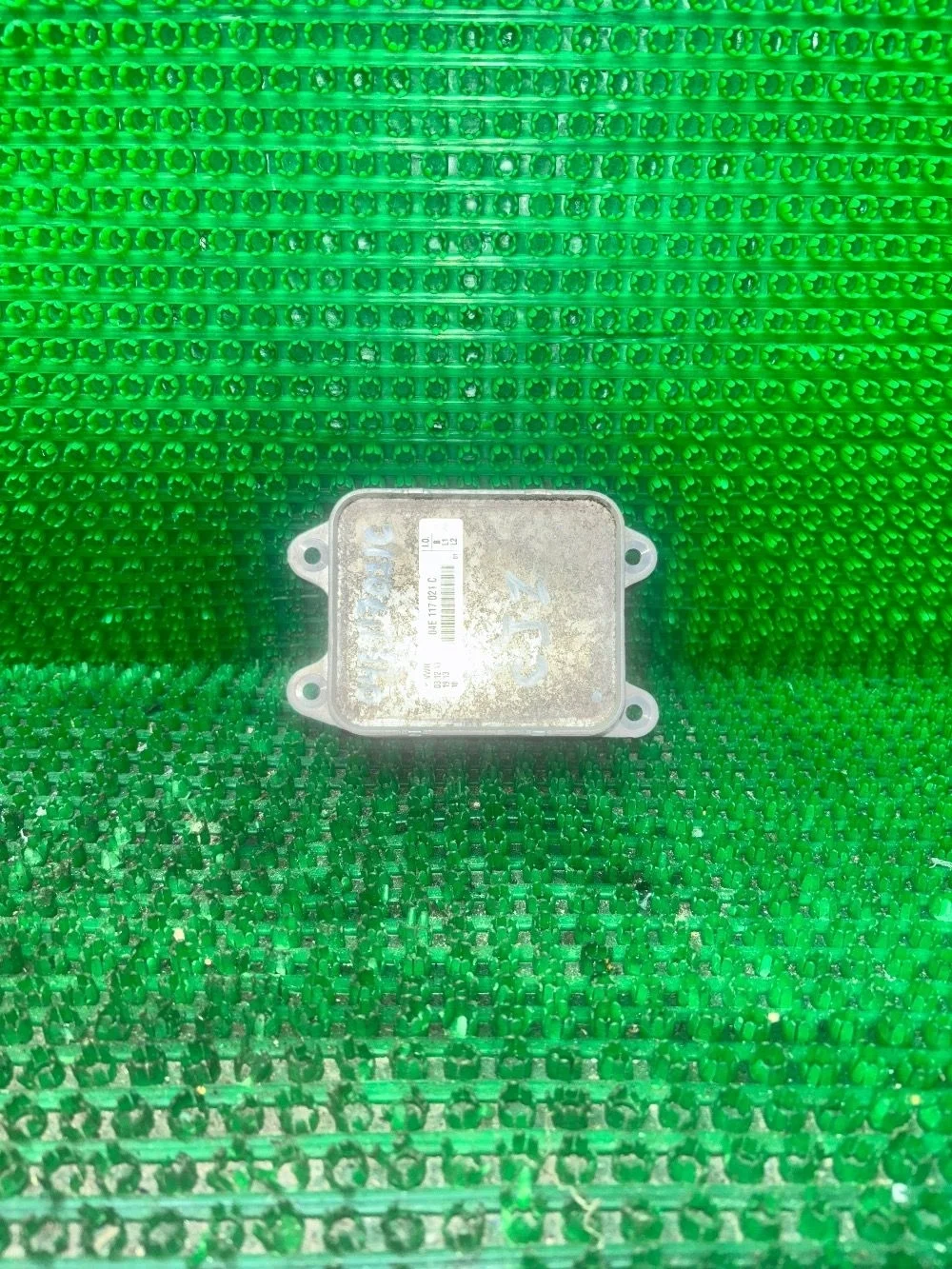 Масляный радиатор Skoda Octavia 04E117021C Jetta VI (2010—2015) В наличии