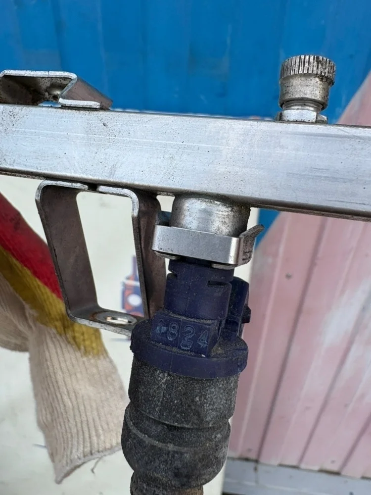 Форсунка топливная BMW X5 3.0i 2004 E53