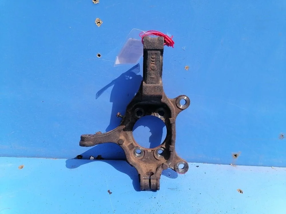 Кулак поворотный пер. лев. Nissan Serena C26 (2010—2016) 40015CY000