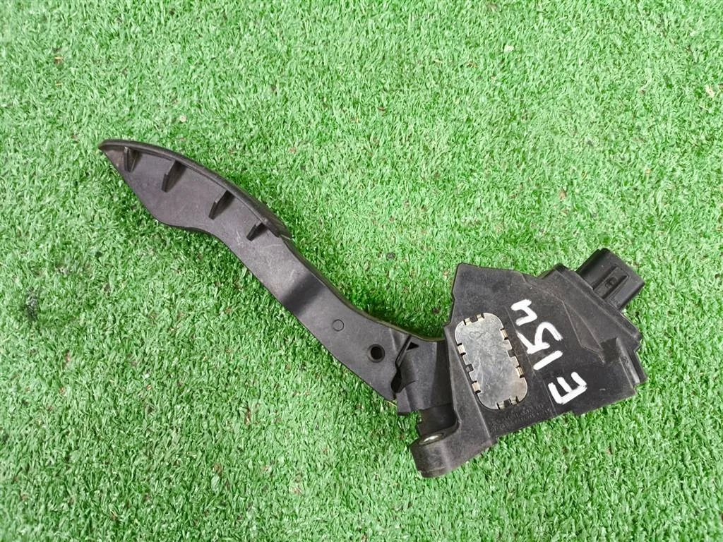 Б.у. педаль газа TOYOTA COROLLA ZRE151 TOYOTA COROLLA ZRE151