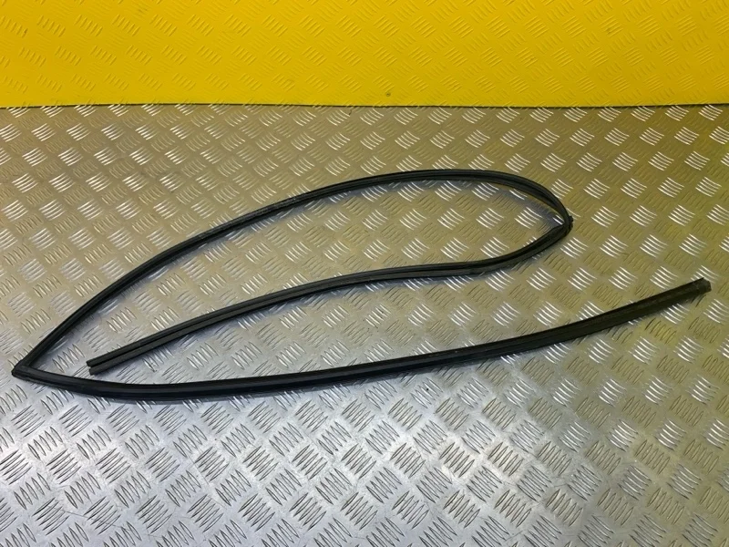 Уплотнитель стекла двери (бархотка) Toyota Land Cruiser Prado 120 (2002-2009) 2008 6815160040 ВНЕДОРОЖНИК 4.0 I 1GRFE