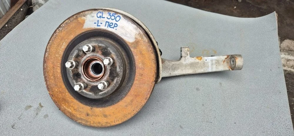 Кулак  передний левый Mercedes Benz  X166