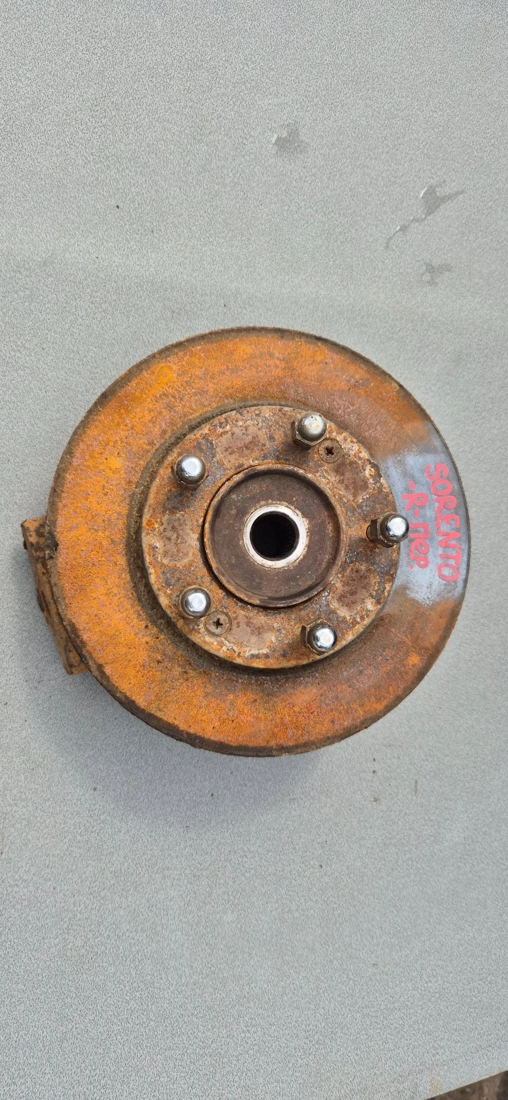 Кулак поворотный передний правый для Kia Sorento 1