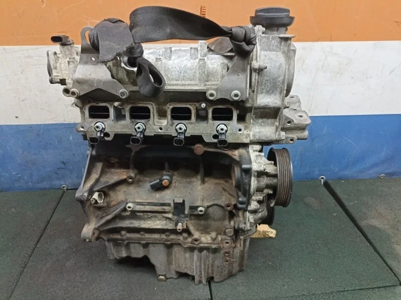 Двигатель Skoda Octavia A5 2012 03C100038P 1.4 CAXA