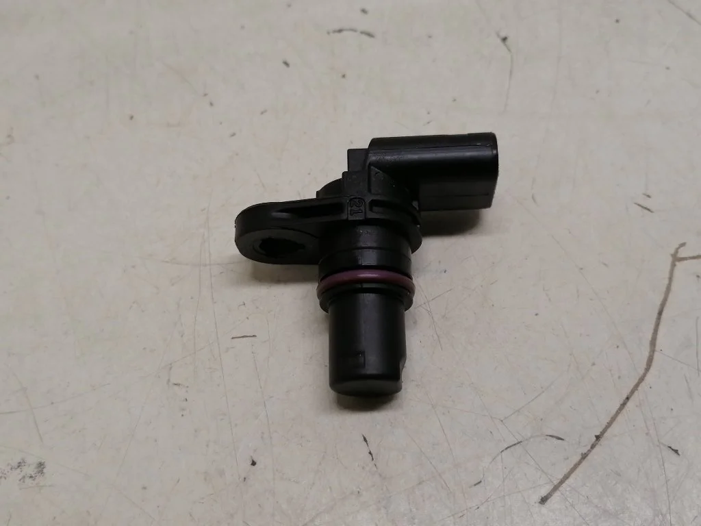 Датчик положения распредвала Audi Q3 2013 8U