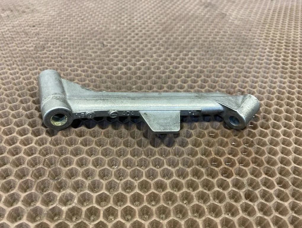 Кронштейн впускного коллектора Audi Q5 2012 8R