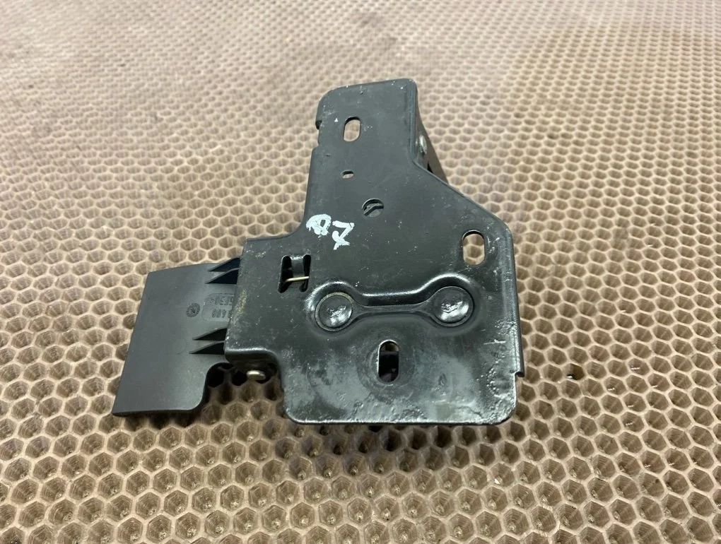 Замок капота Audi Q7 2005 4L