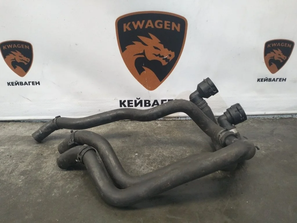 Патрубок системы охлаждения Volkswagen Golf 2010 6