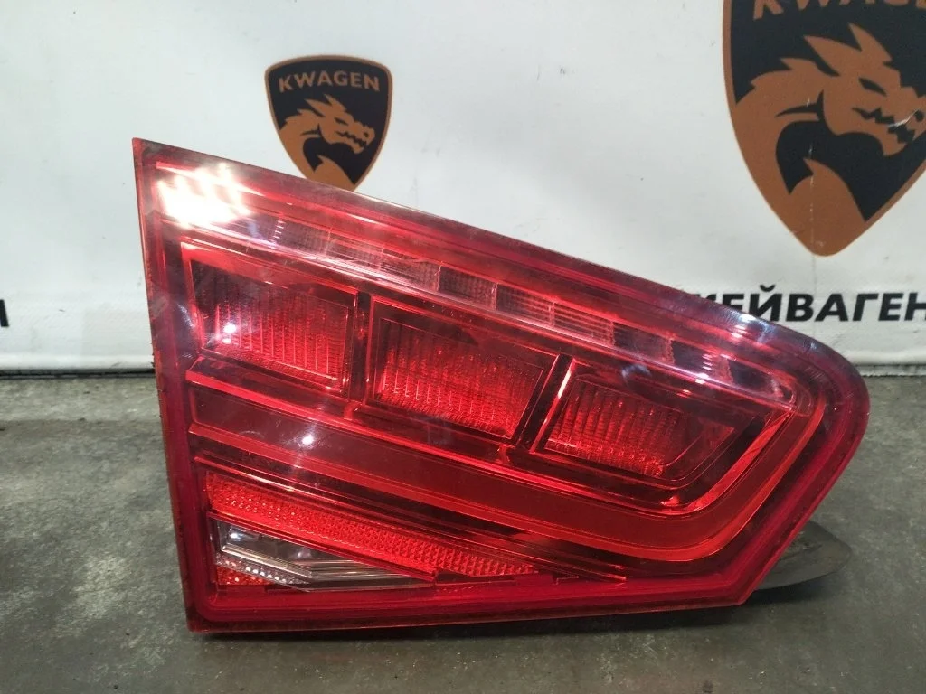 Фонарь задний внутренний Audi A8 2011 D4