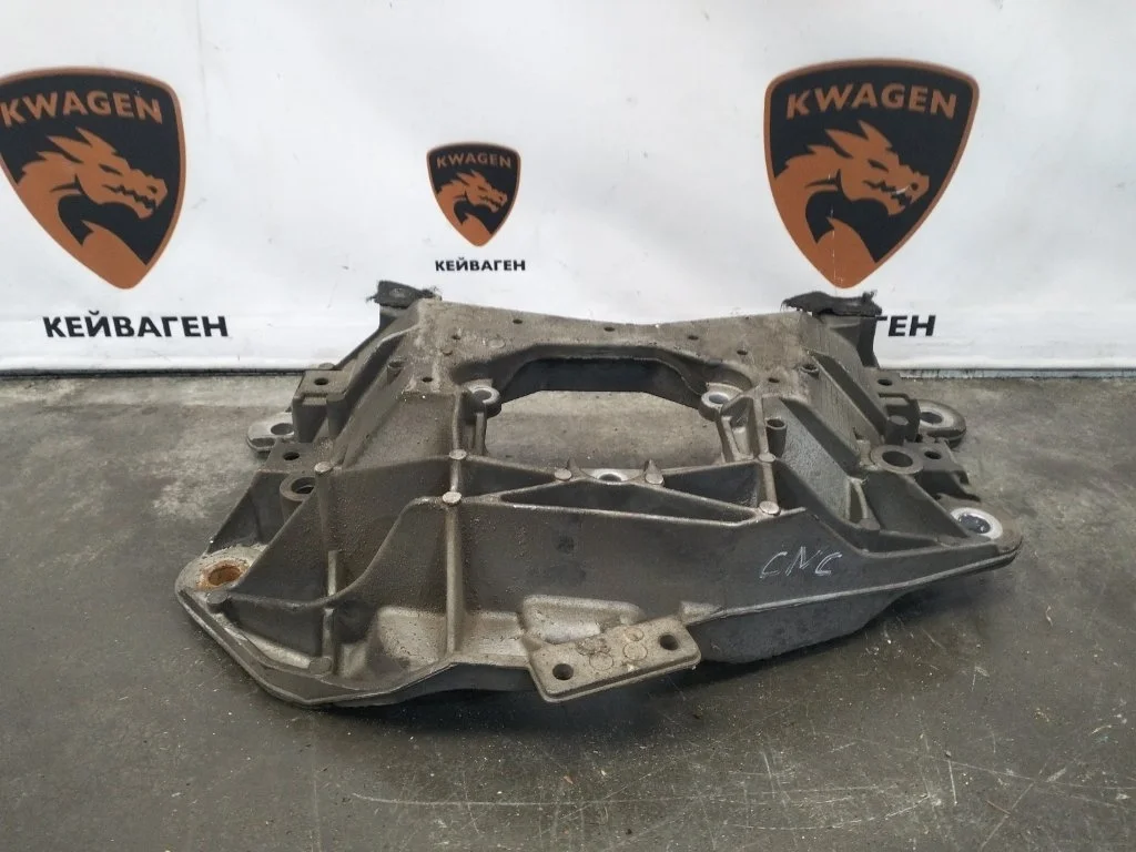 Опора акпп Audi Q5 2013 8R