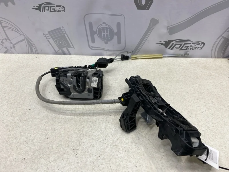 Замок задней правой двери Mercedes-benz 2016 W222