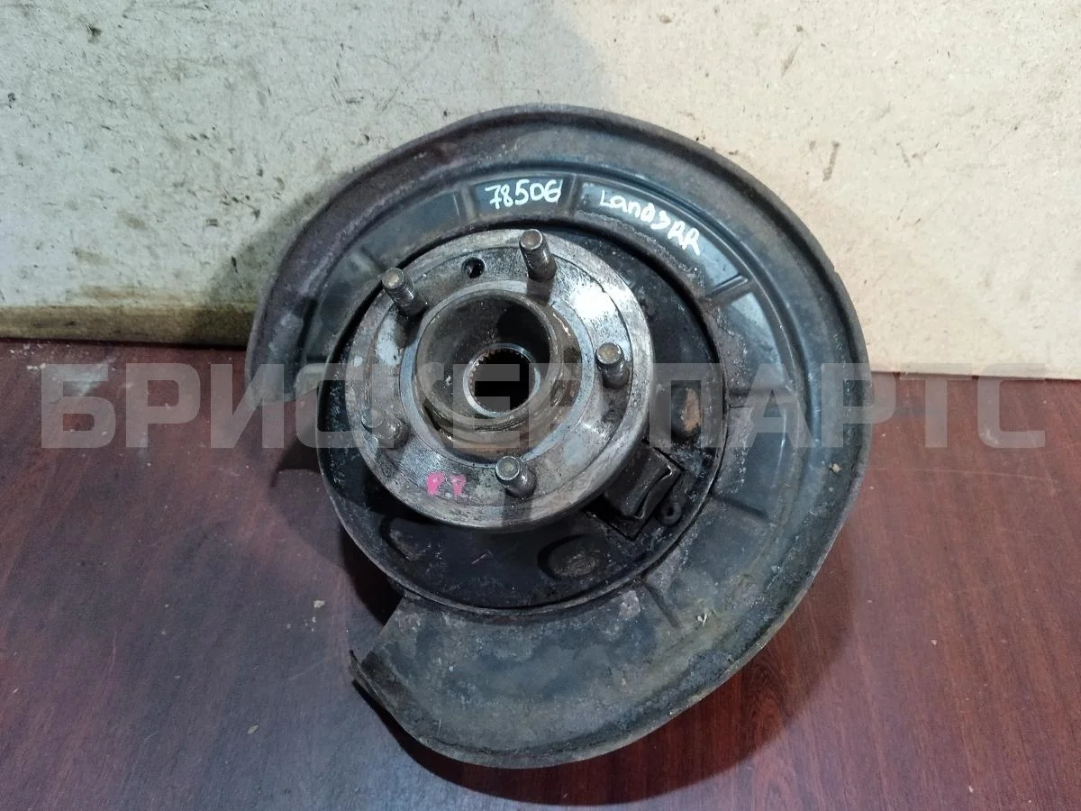 Кулак задний правый Ленд Ровер Дискавери 3