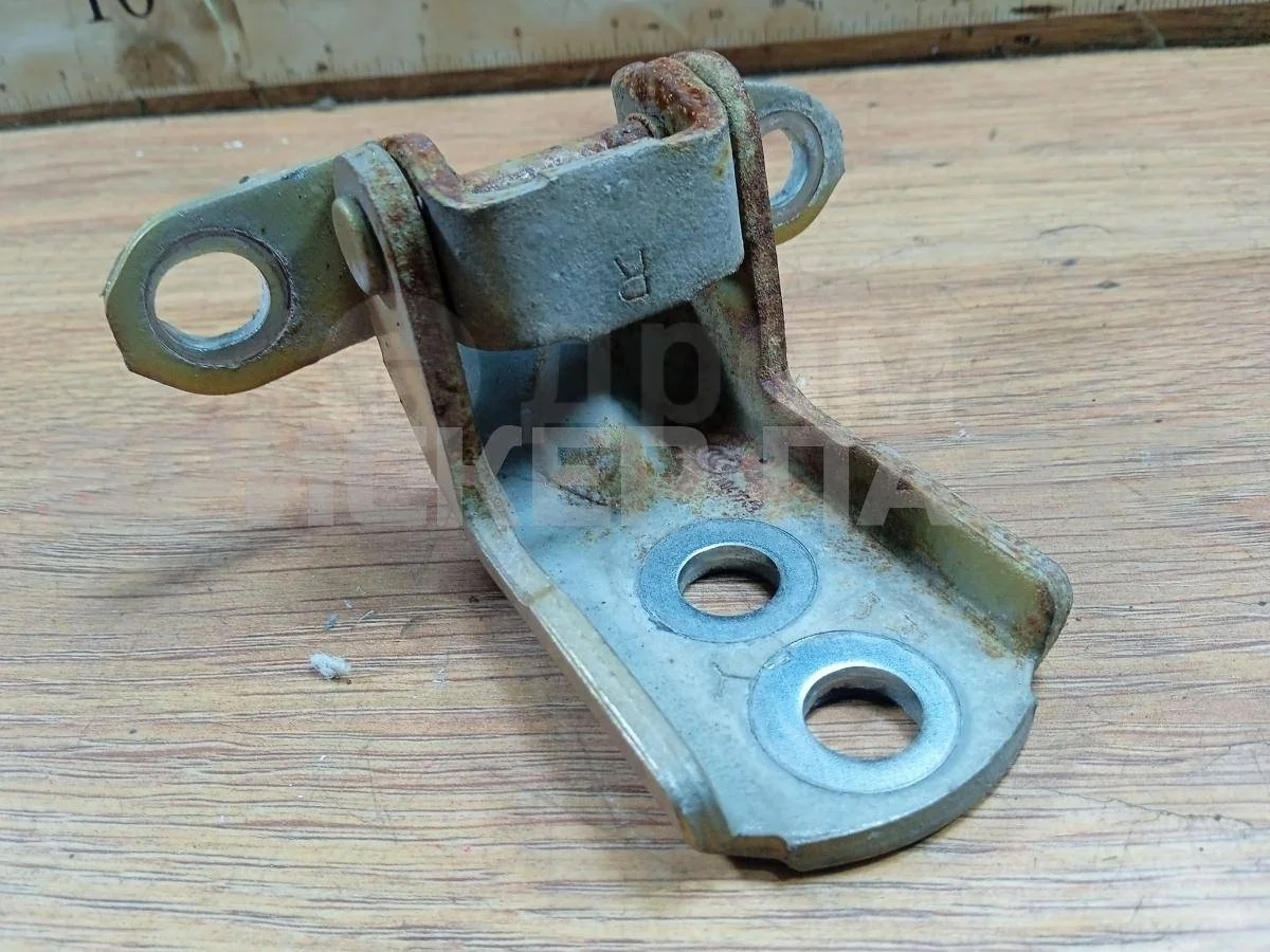 Петля двери пер левой Ниссан Тиида 1  C11