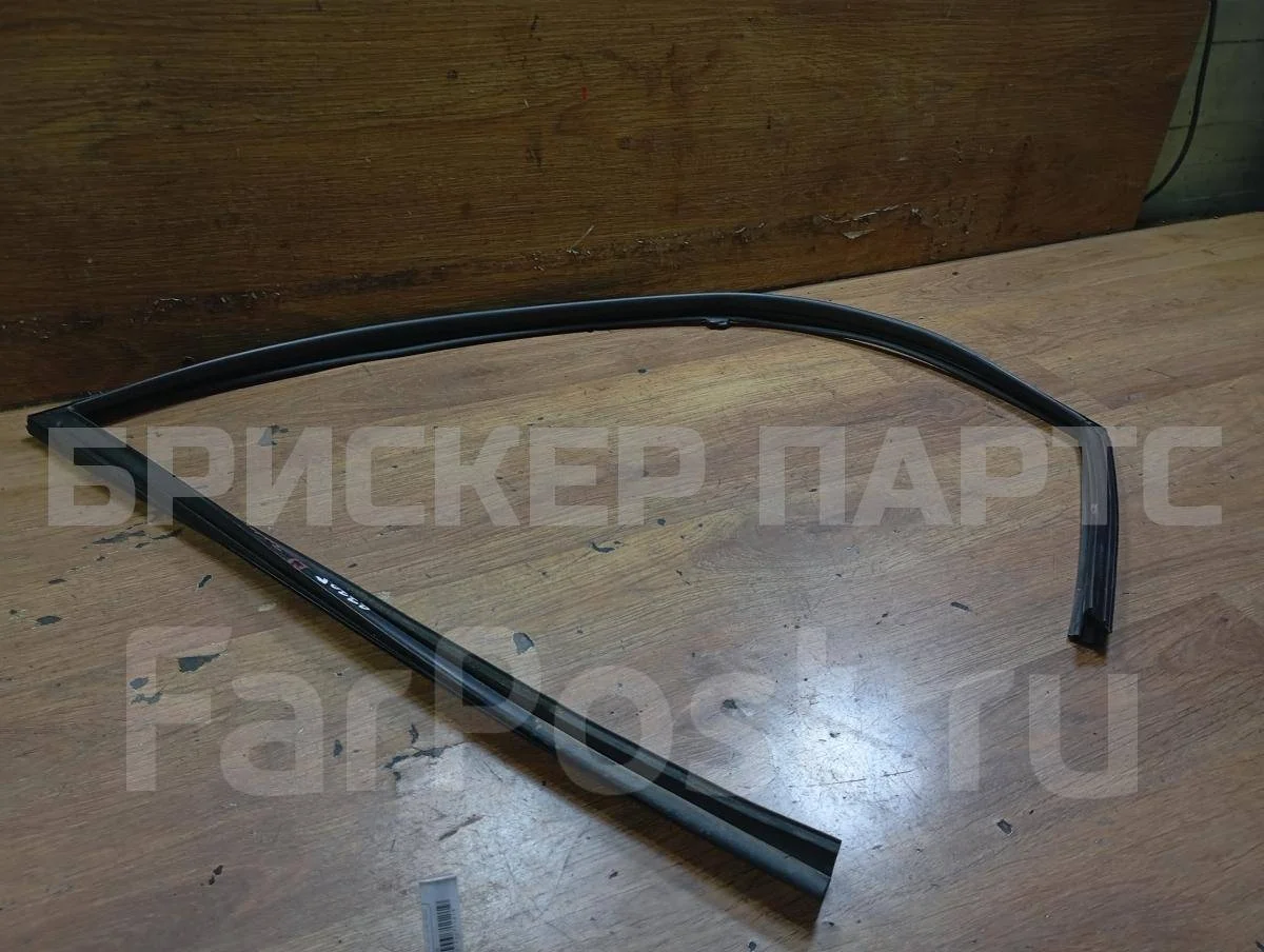 Направляющая стекла двери Ниссан Тиида 1  C11