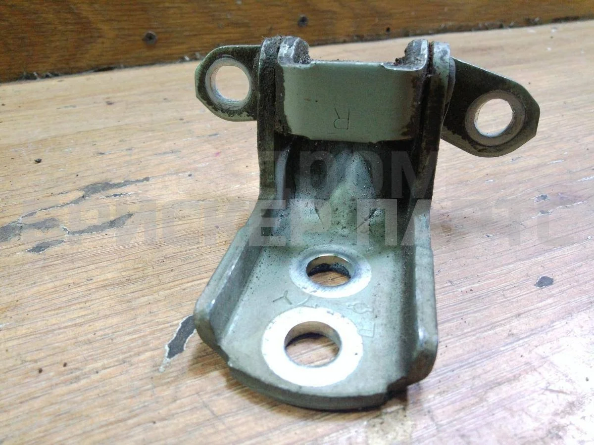 Петля двери пер левой Ниссан Тиида 1  C11