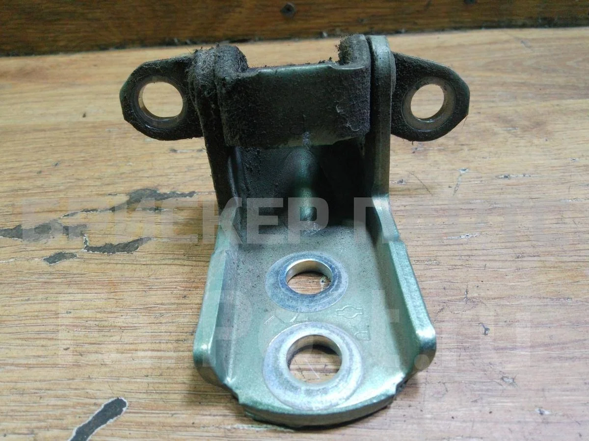 Петля двери зад левой Ниссан Тиида 1  C11