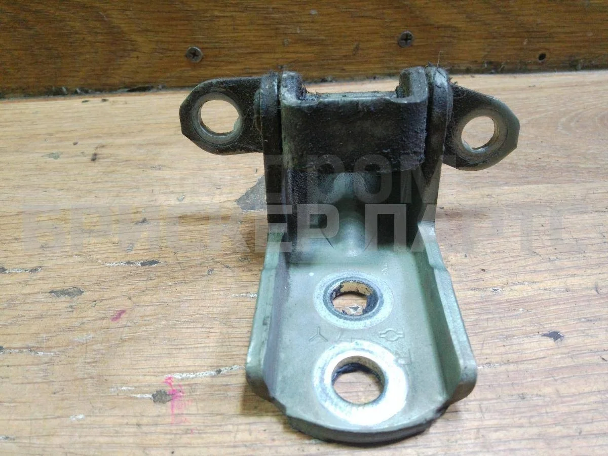 Петля двери пер правой Ниссан Тиида 1  C11