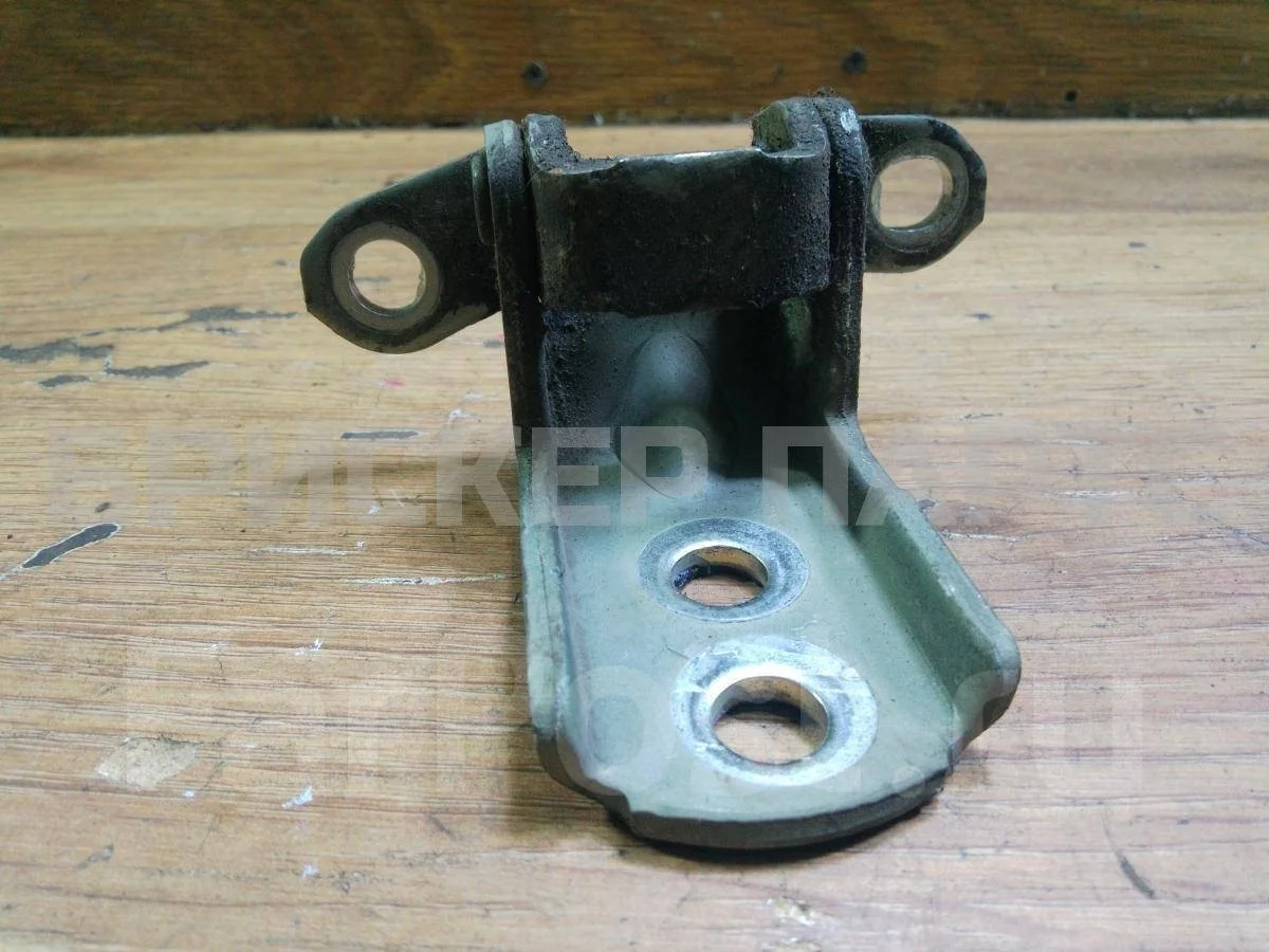 Петля двери пер правой Ниссан Тиида 1  C11