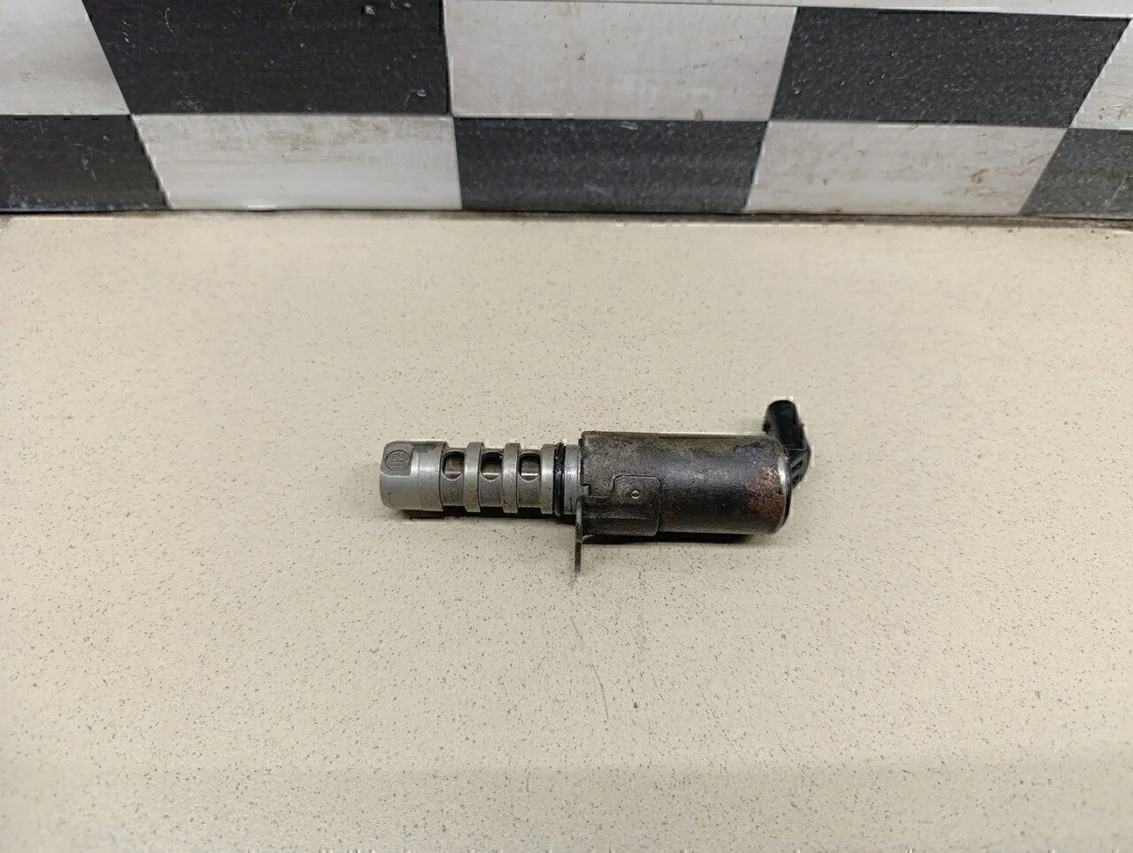 Клапан электромагн. изменения фаз ГРМ A6 [C6,4F] 2005-2011