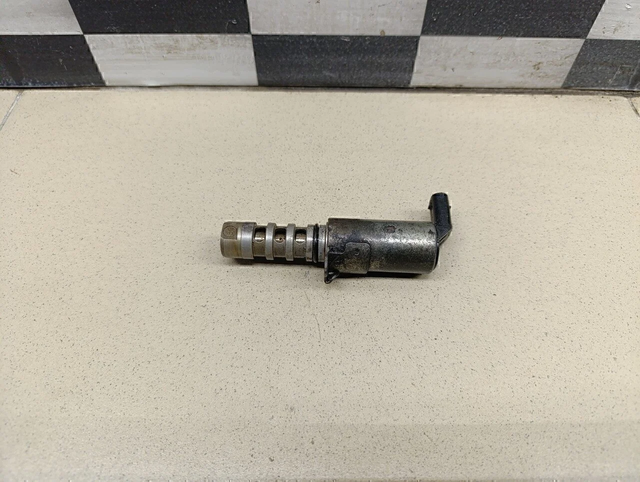 Клапан электромагн. изменения фаз ГРМ A6 [C6,4F] 2005-2011