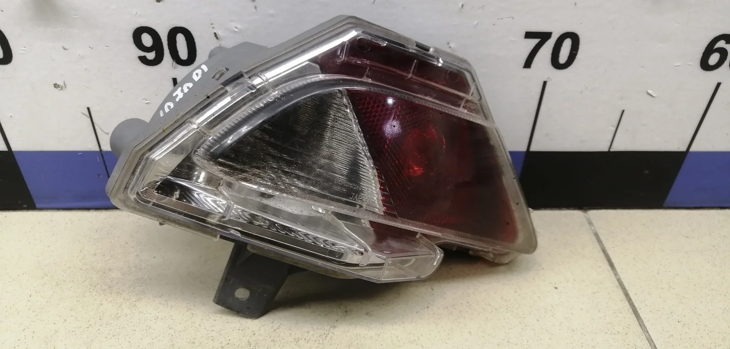 Фонарь задний в бампер левый RAV 4 2013-2019