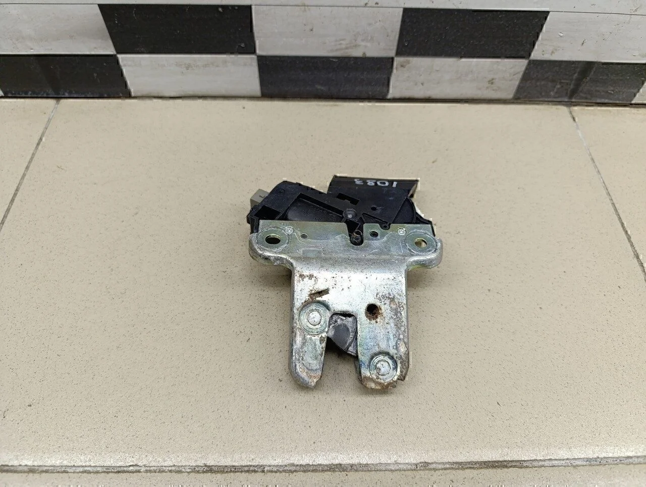 Замок багажника Passat [B6] 2005-2010