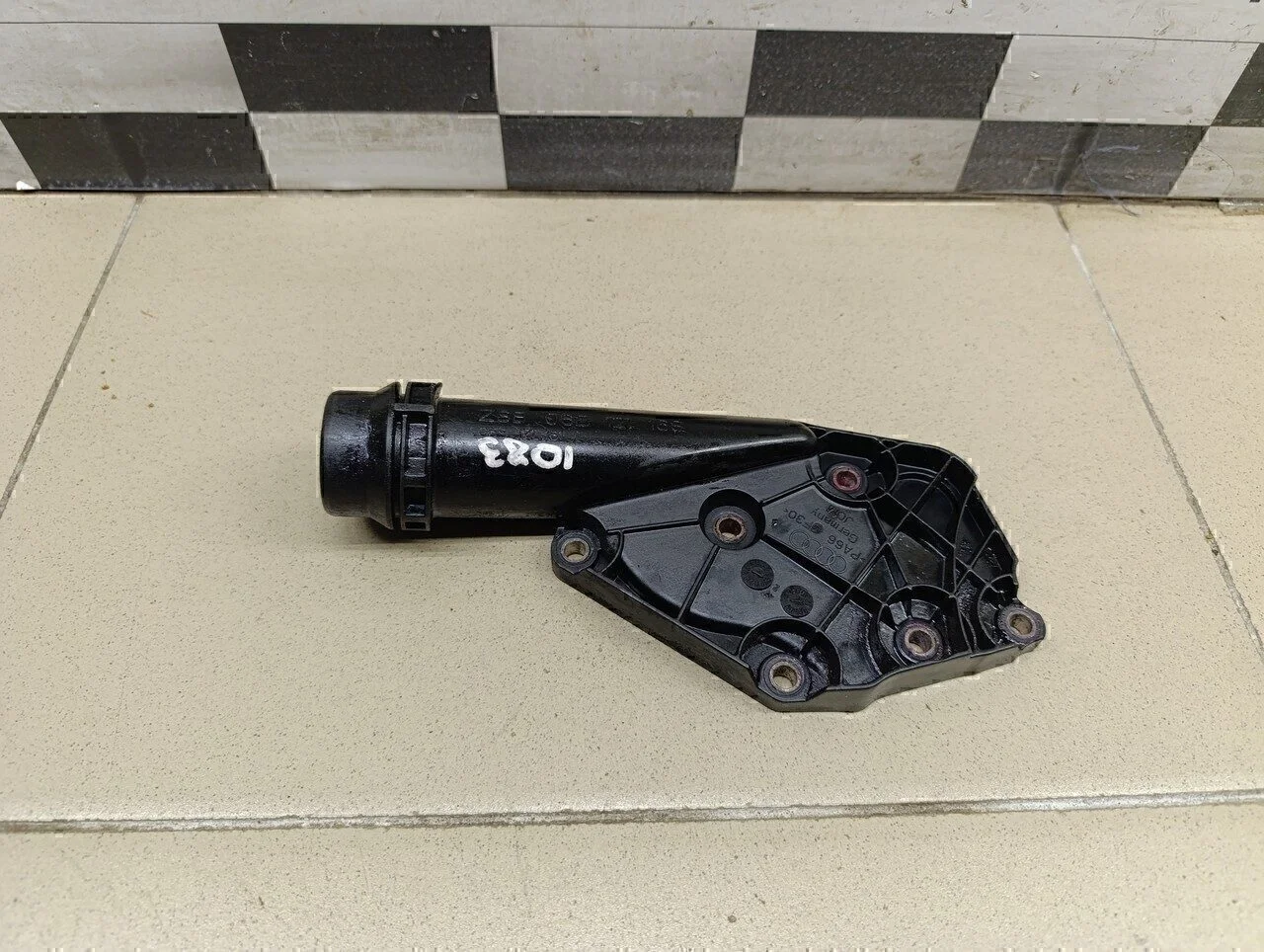 Фланец двигателя системы охлаждения A4 [B7] 2005-2007