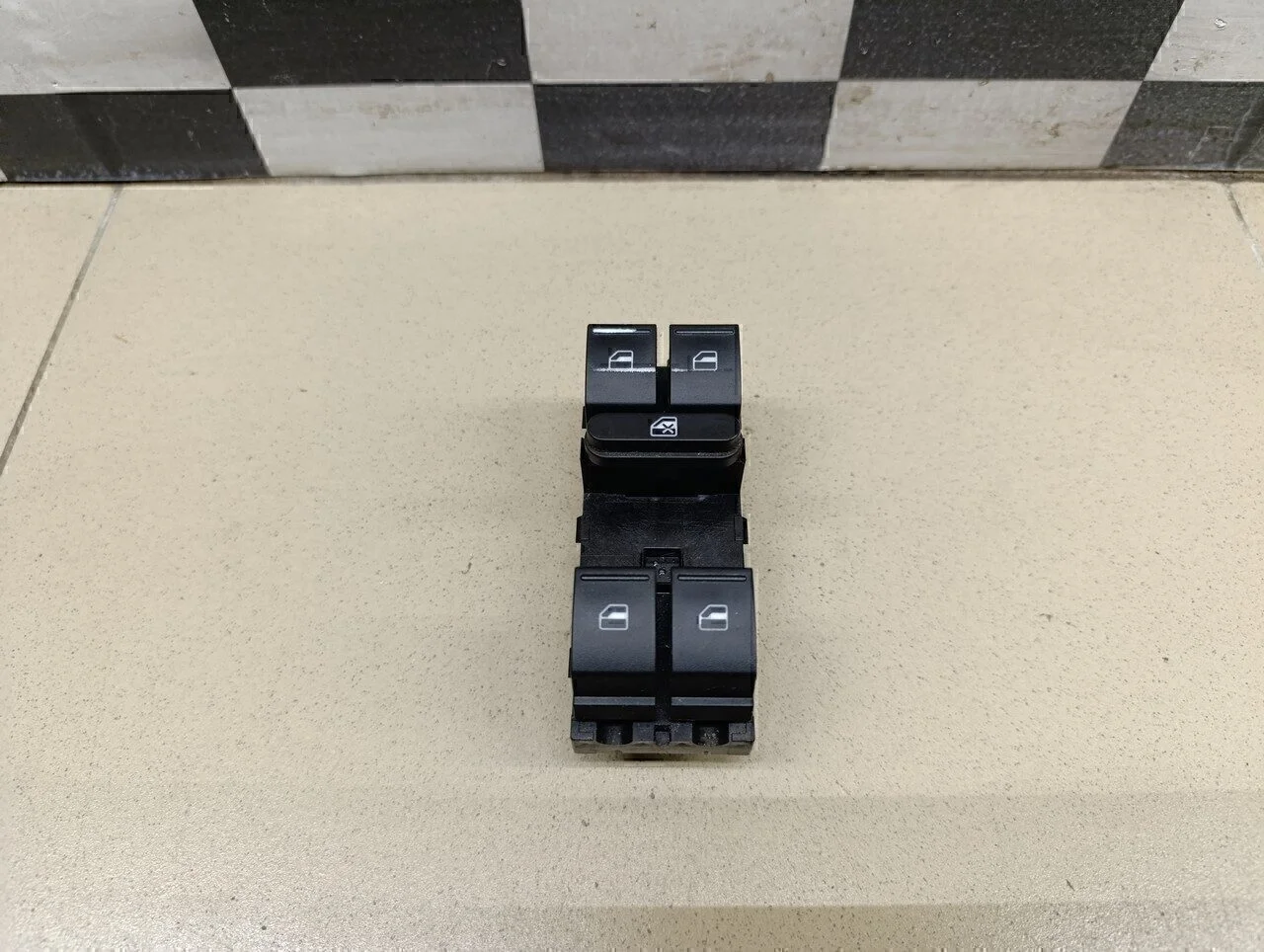 Блок управления стеклоподъемниками Passat [B6] 2005-2010