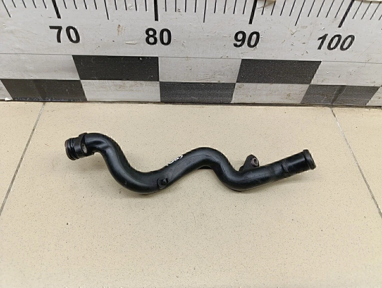 Трубка системы охлаждения Touareg 2010>