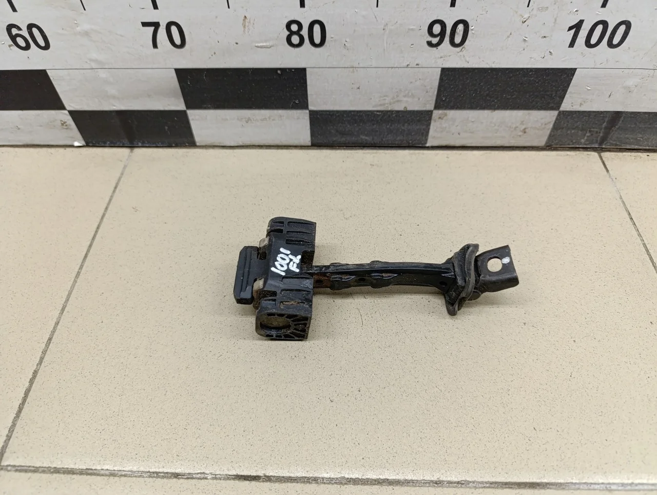 Ограничитель двери Jetta 2011>