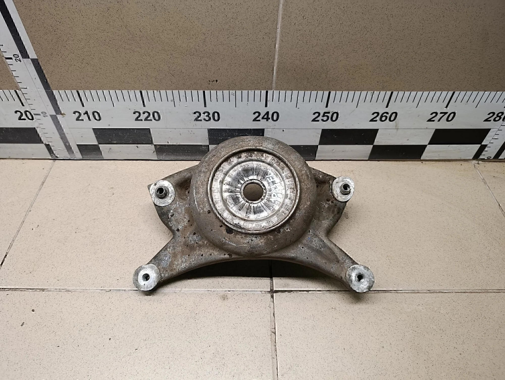 Кронштейн амортизатора A4 [B8] 2007-2015