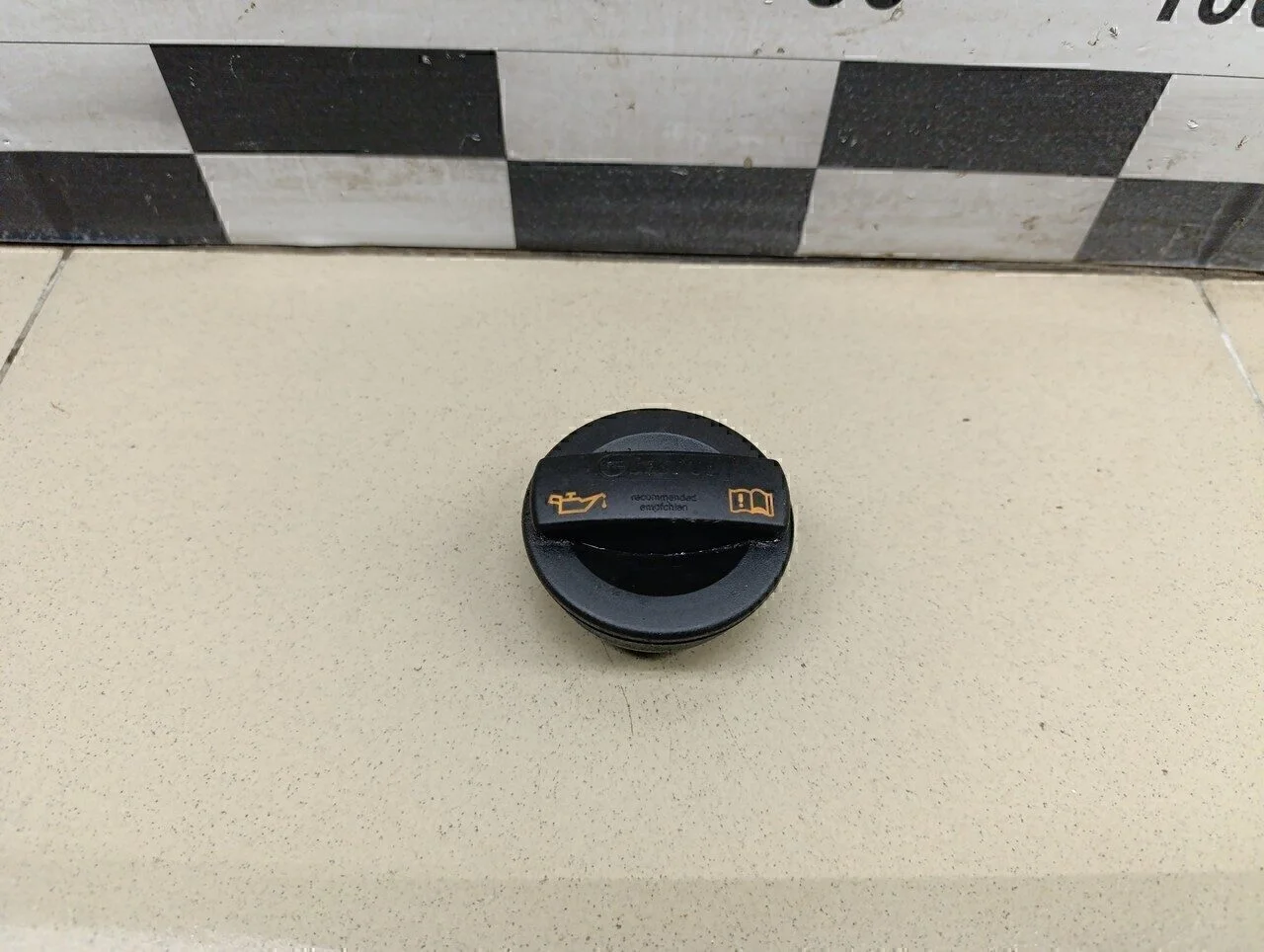 Крышка маслозаливной горловины A4 [B5] 1994-2000