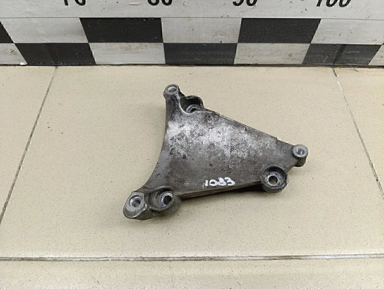 Кронштейн кондиционера A6 [C6,4F] 2005-2011