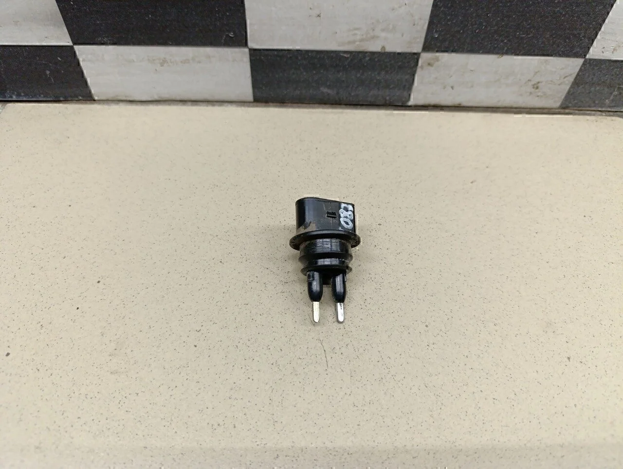 Датчик уровня в бачок омывателя A3 (8L1) 1996-2003