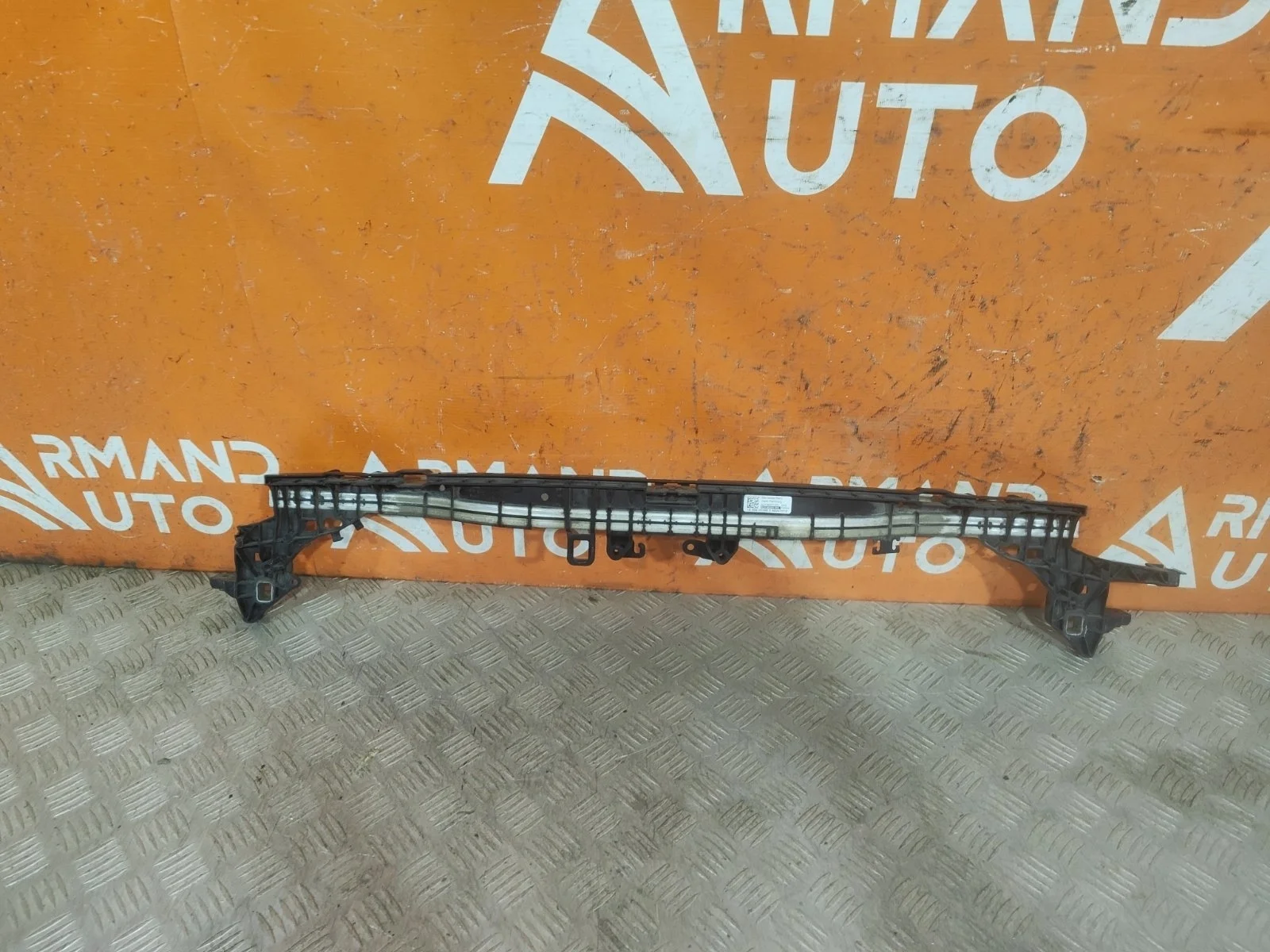 Кронштейн радиатора верхний Mercedes -Class 2016-нв W213, S213, C238