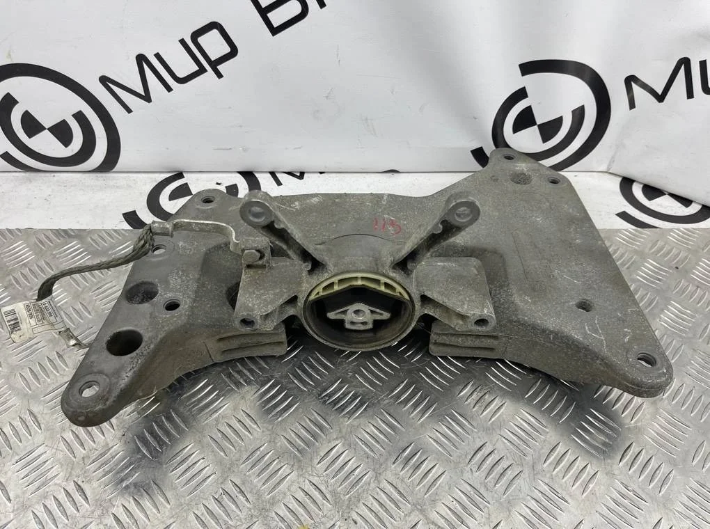 Кронштейн акпп BMW 7-series G11