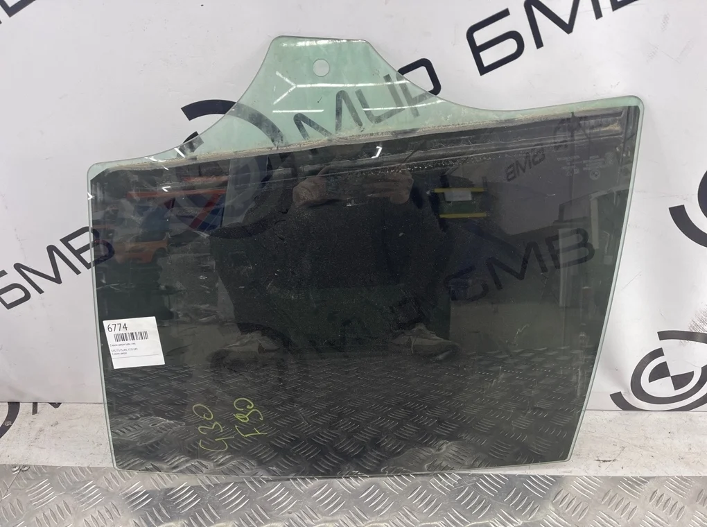 Стекло двери BMW 5 - series G30