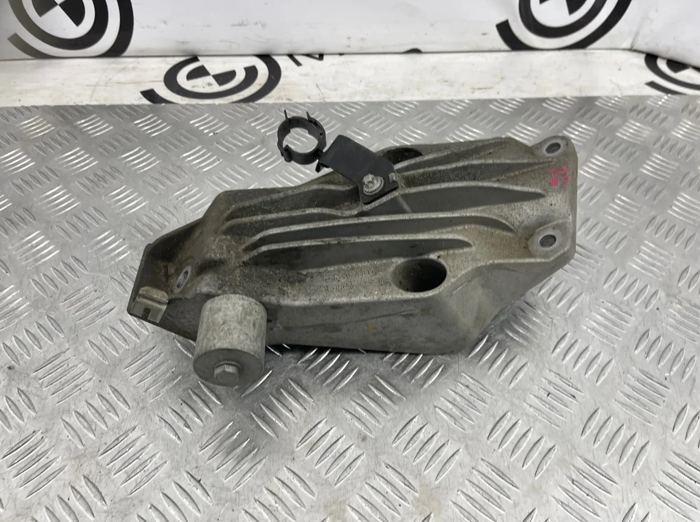 Кронштейн двигателя BMW X5 xDrive30d xLine 2019 G05