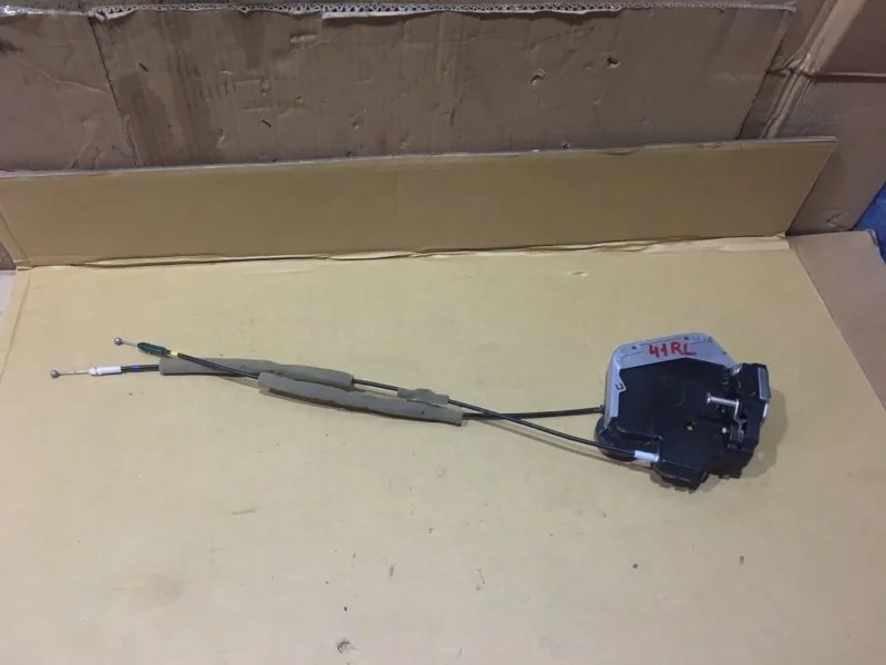 Замок двери задней левой TOYOTA Land Cruiser 2017 6906060110 URJ202 1VD-FTV 4.5, задний левый