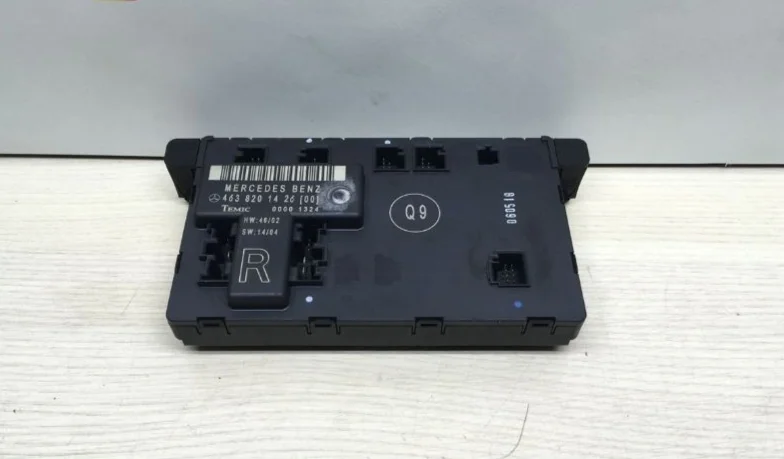 Блок управления дверью W463 mercedes A4638201426