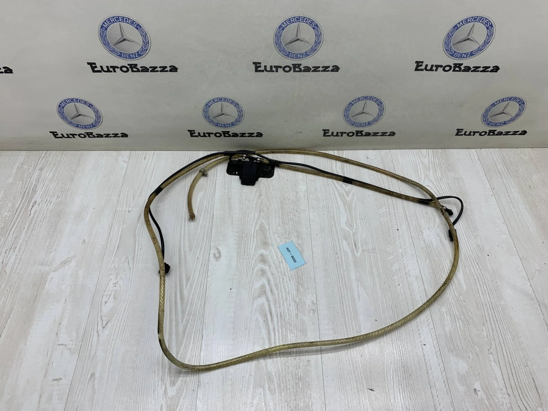 Форсунка стеклоомывателя на шланге Mercedes W210