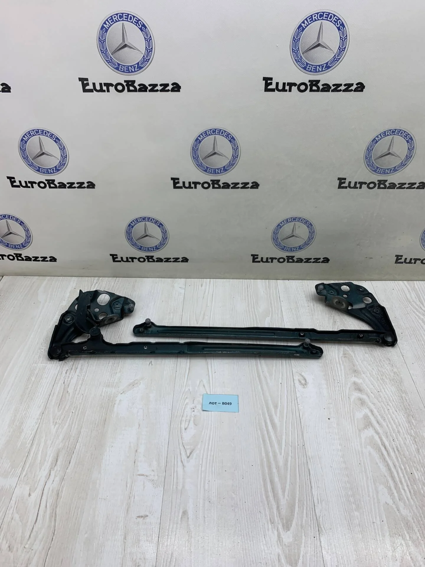 Петля капота Mercedes W210
