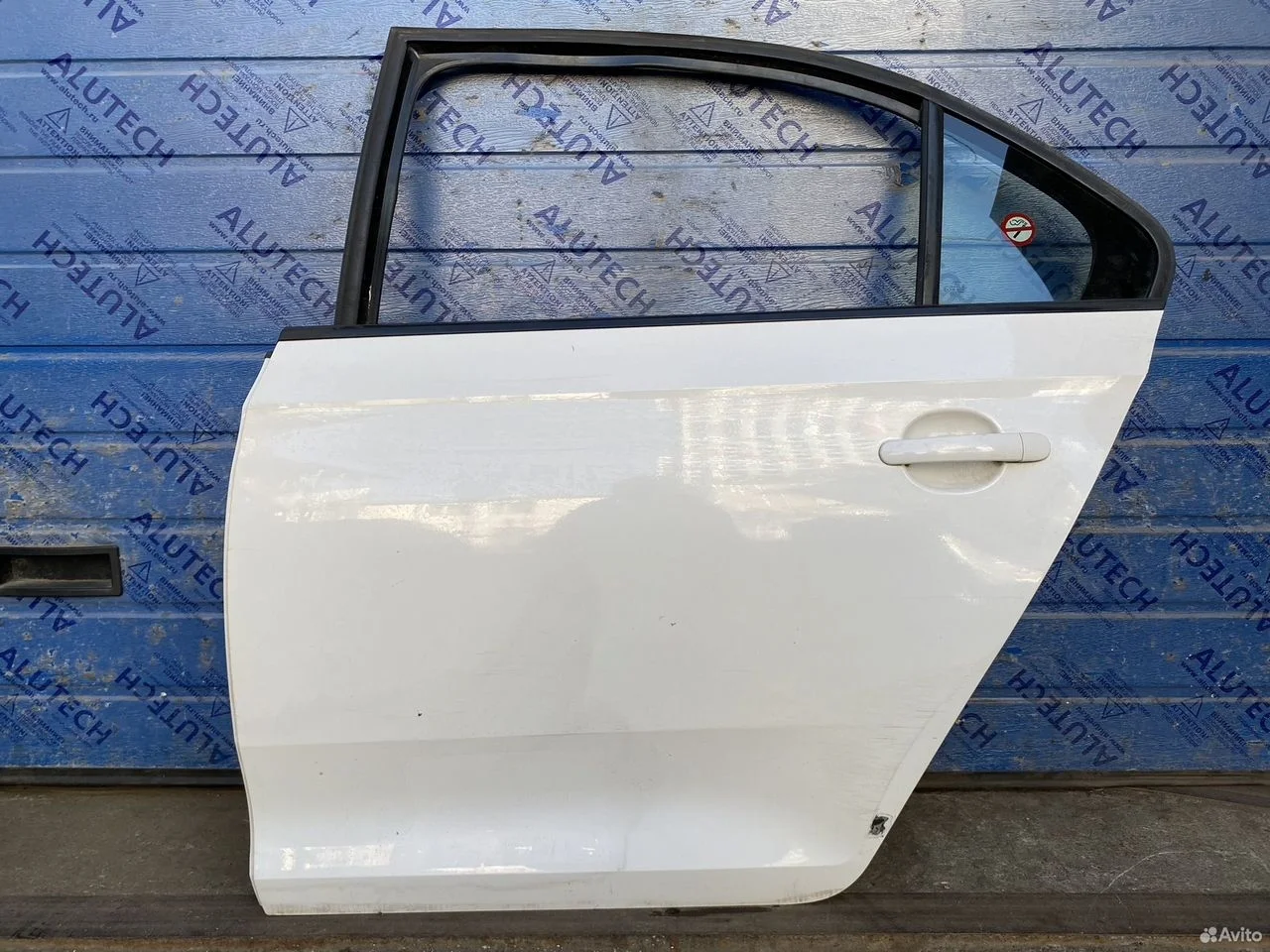 Дверь задняя левая skoda rapid