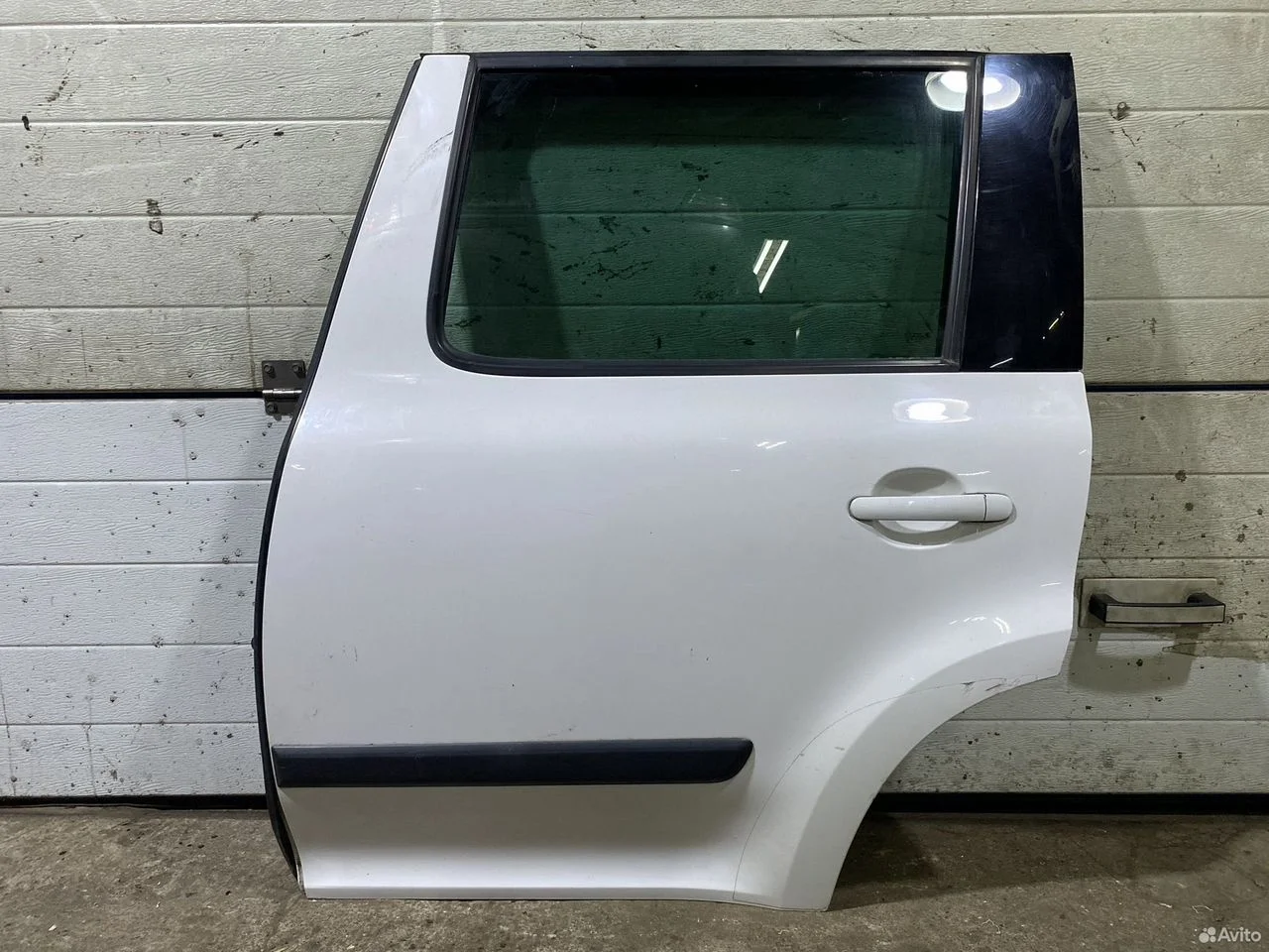 Дверь задняя левая skoda yeti
