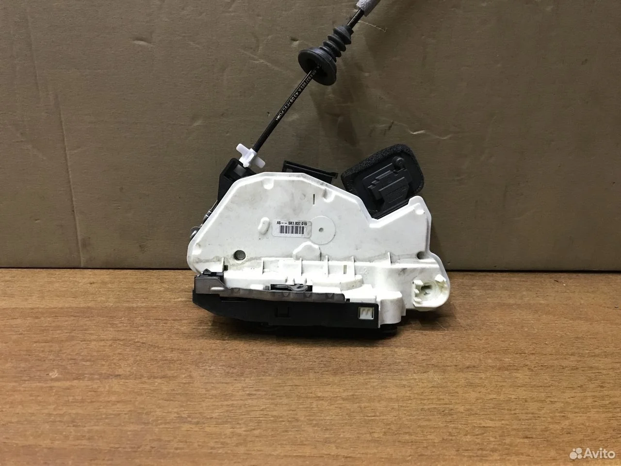 Замок двери передней левой volkswagen jetta 6