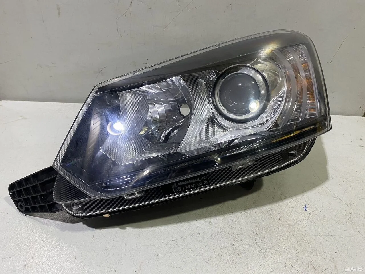 Фара левая ксенон skoda yeti