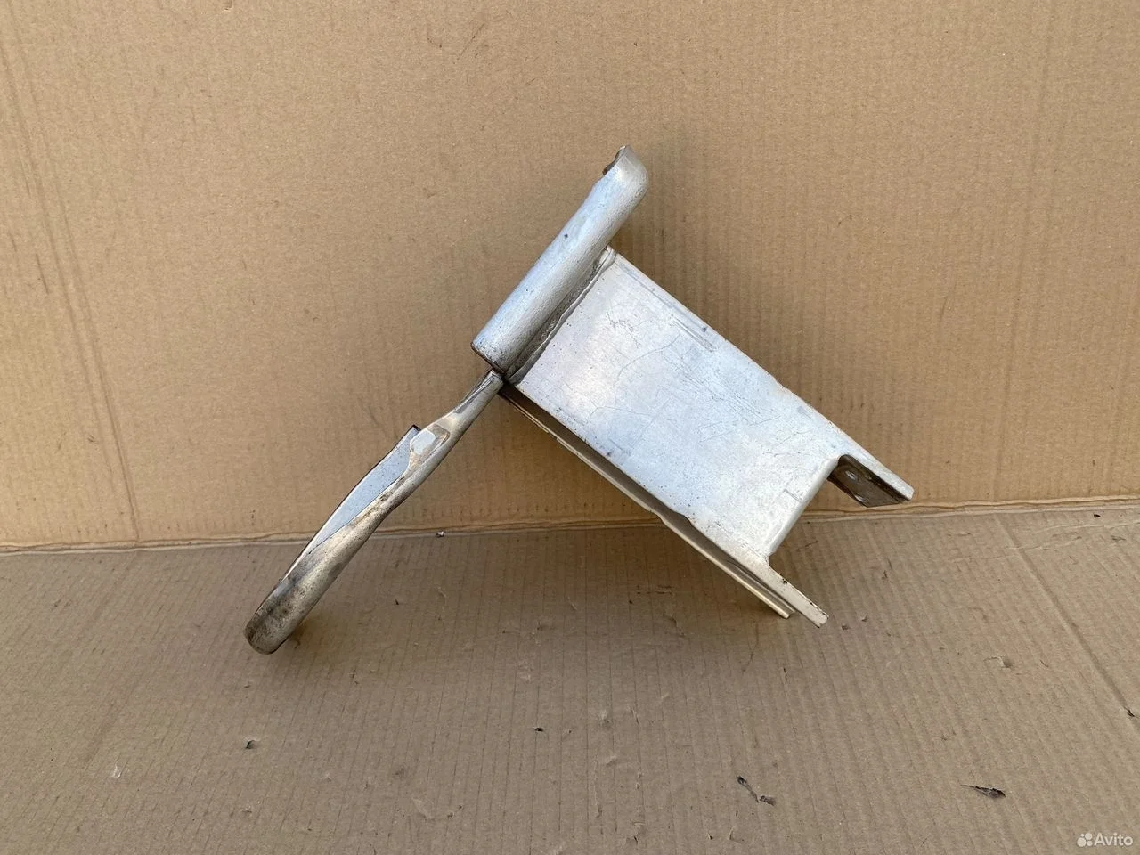 Кронштейн усилителя переднего бампера audi a6 c7