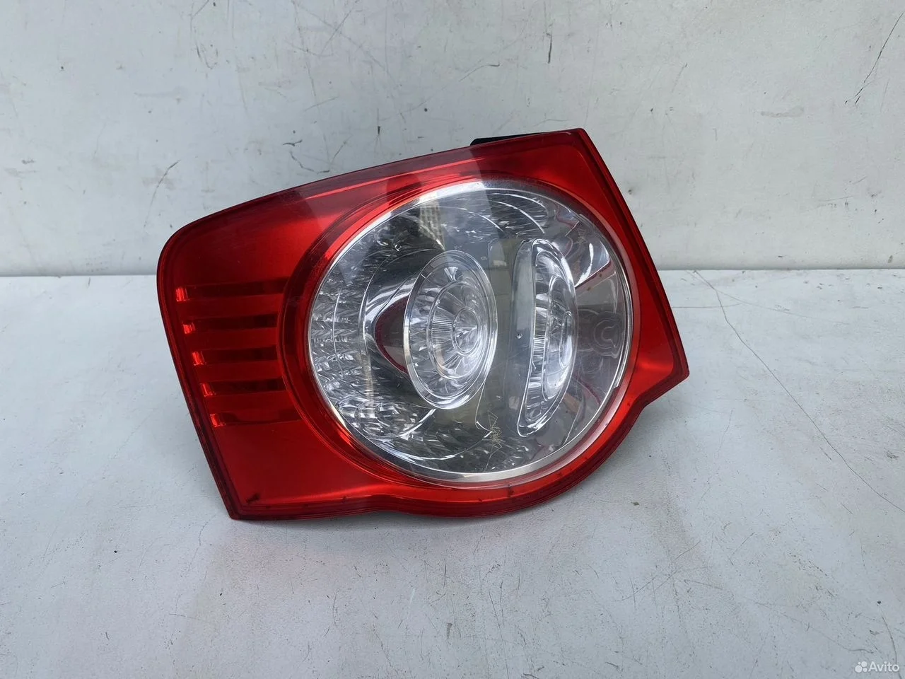 Фонарь задний левый volkswagen jetta 5