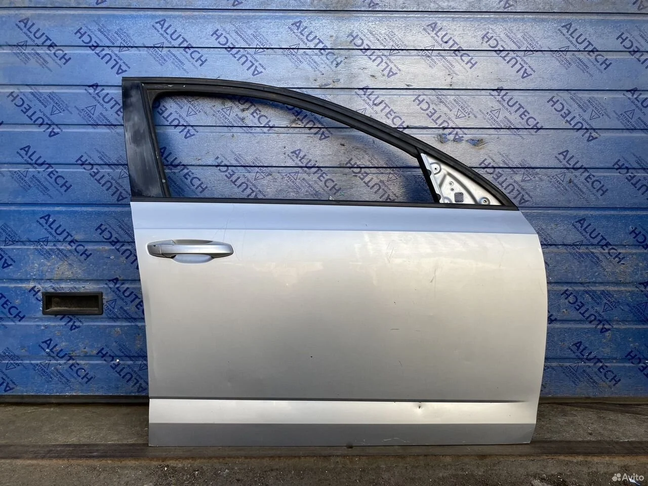 Дверь передняя правая skoda octavia a7 5eu831052a